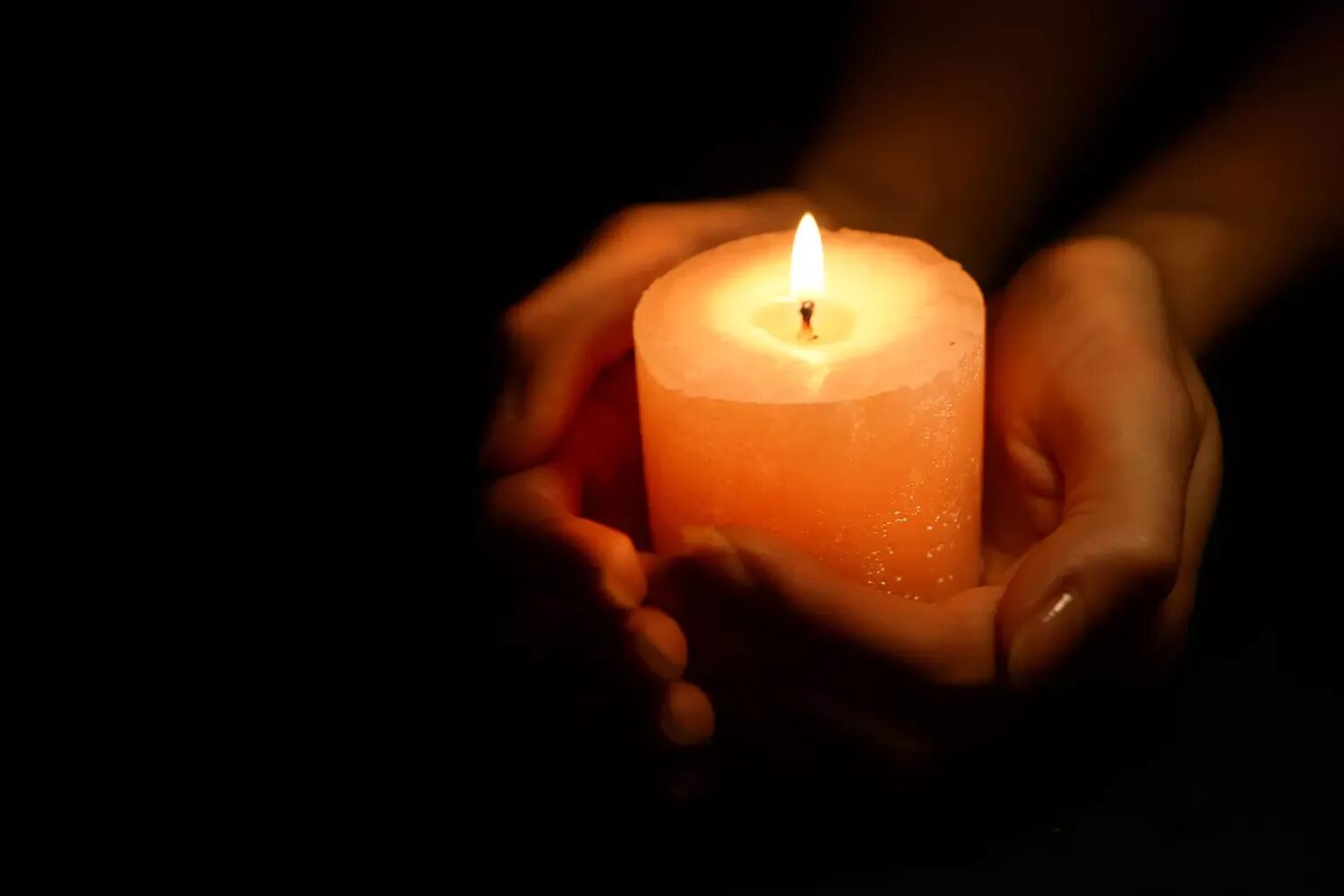 Поминальная свеча памяти. Траурная свеча. Свеча скорби. Свеча памяти. Поминальная свеча.
