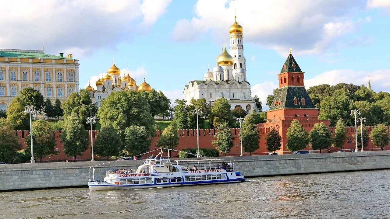 Кремль набережная Москвы-реки. Вид на Кремль с Москва реки. Москва река панорама.