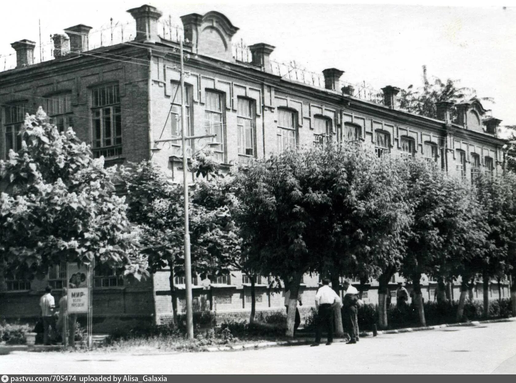 Старый город Славянск-на-Кубани. Славянск на Кубани 1865. Школа искусств Славянск на Кубани. Славянск на Кубани старинные здания. Кубань улица школьная