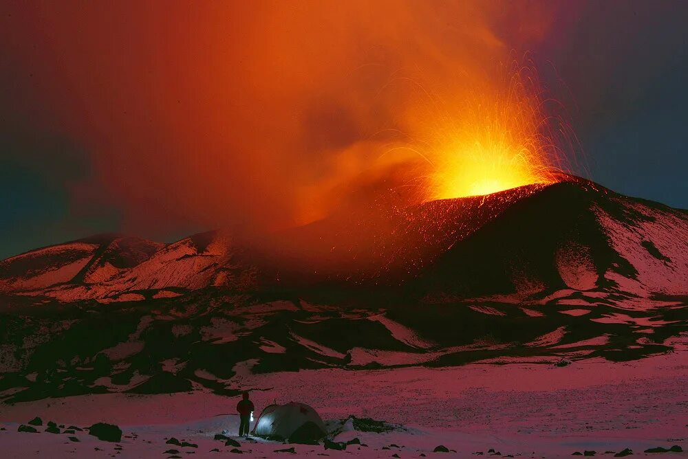Дальний восток ключевская сопка. Камчатка гейзеры и вулканы. Исландия гейзерные поля. Дальний восток вулкан ключевская сопка. Долина гейзеров камчатка юнеско.