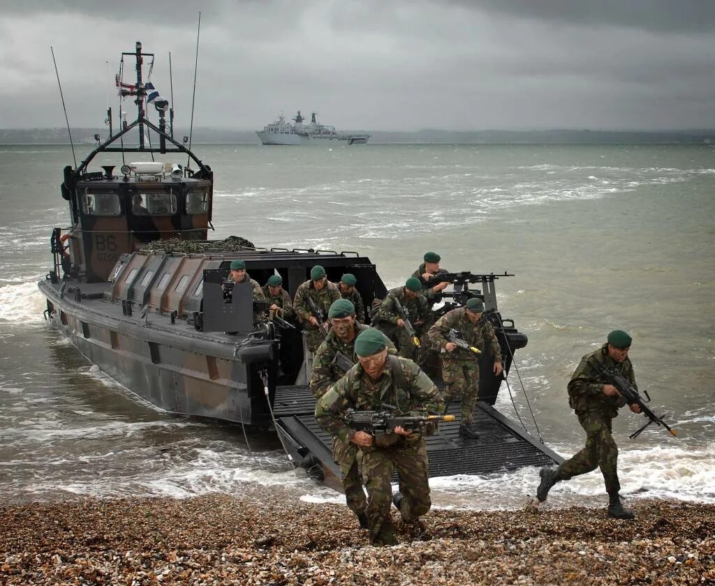 Подразделение морской пехоты. Морская пехота ВМФ РФ. Десантирование морской пехоты РФ. LCVP mk5. Десант морской пехоты РФ.