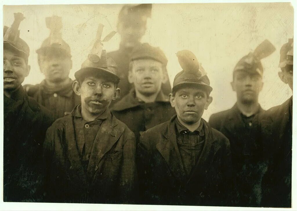 Льюис Хайн детский труд. Льюис Хайн фотограф труд детей. Дети-шахтеры. Пенсильвания. 1911-Й.. Льюис Хайн американский фотограф детский труд.
