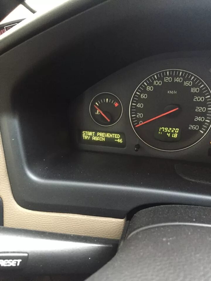 Ошибка вольво с80 р0731. Ошибки вольво s60. Вольво s60 2007 салон спидометр. Time for regular maintenance 45 volvo xc90. Вольво с 80 ошибки.