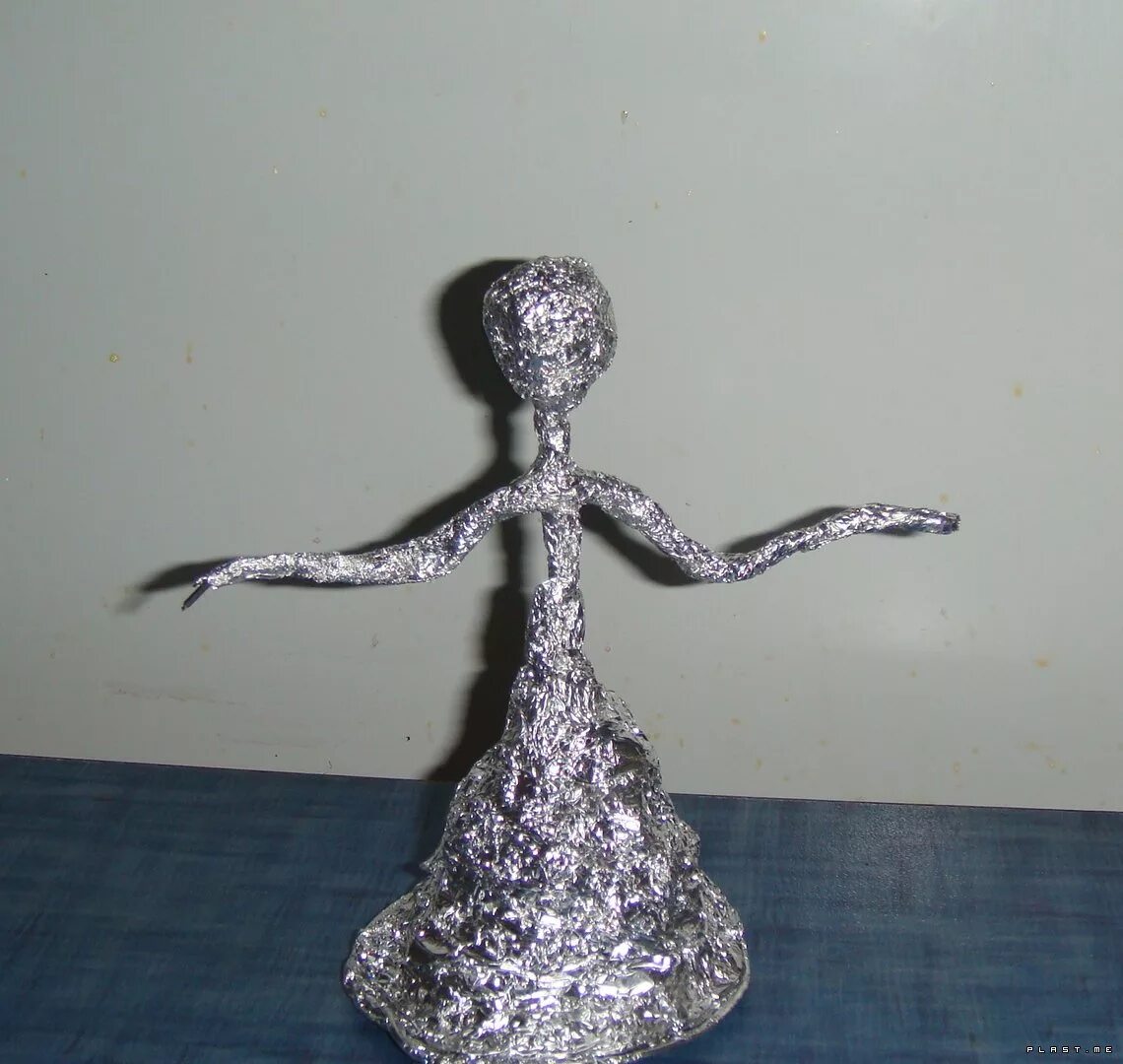 статуэтка из фольги. поделка паук из фольги 3 класс. поделки из фольги своими руками для детей. поделки из фольги своими руками для детей. поделки из фольги и проволоки.