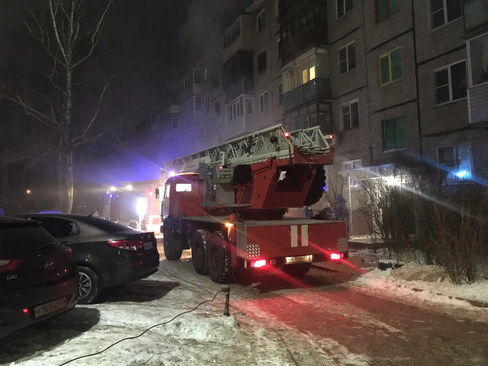 Где сегодня ночью был пожар. Пожар во владимире на улице лакина. пожар ночью. тушение пожара в жилом доме. пожар в квартире многоэтажном доме.