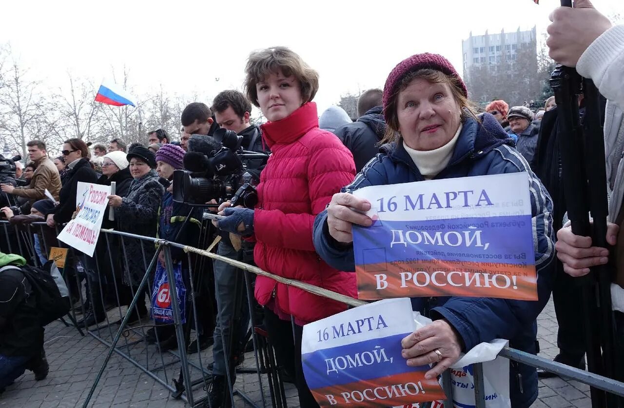 Референдум в севастополе 2014. Митинг Крым Россия. Крым Россия референдум. Ререферендум о вхождении Крыма. Митинги в Крыму 2014.