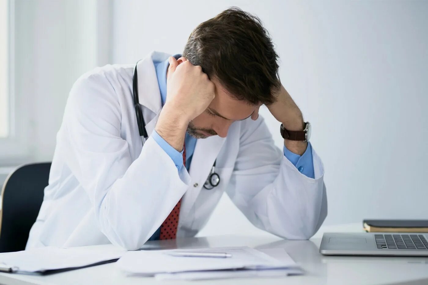 Синдром эмоционального выгорания это защитная реакция. Синдром профессионального выгорания. Профессиональный стресс. Стресс медработников. Стресс фактор в профессиональной деятельности мчс россии.