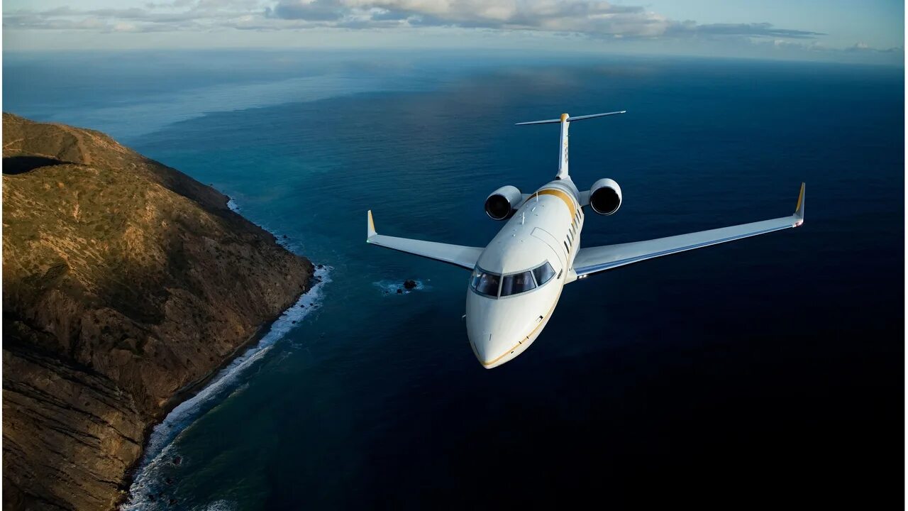 Bombardier 650. Бомбардир Challenger 650. Бомбардье Челленджер 650. Самолет Bombardier Challenger 650 Artemis. Самолет Бомбардье 650 private.