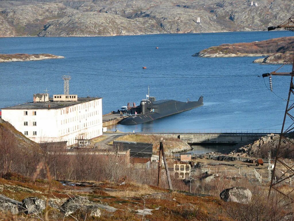 Гаджиево мурманская. Посёлок Гаджиево Мурманская область. Гаджиево база подводных лодок Северного флота город. Поселок Гаджиево база подводных лодок. Видяево база подводных лодок Северного флота.