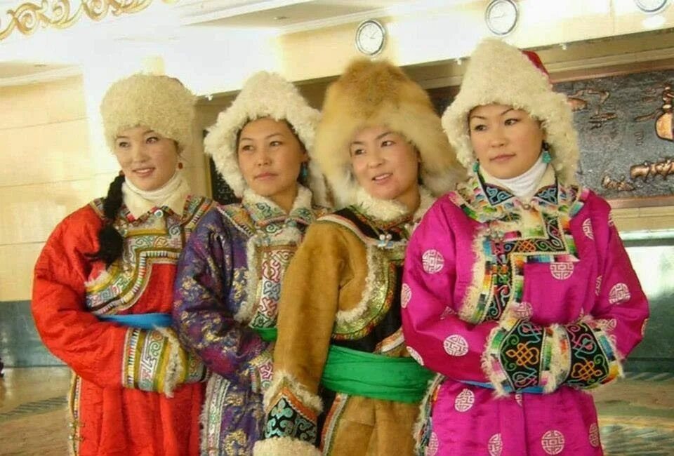 Какие группы алтайской семьи. Алтайская группа тюрки. Нация тюрки алтайцы. Теленгиты народ Алтая. Торгуты Монголии.