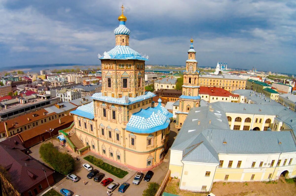 Казанский святыни. Петропавловский сабор в каза.