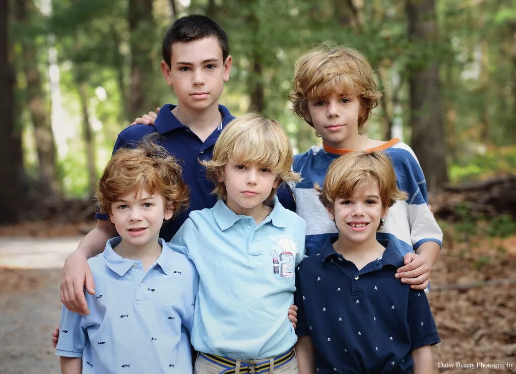 Дружные братья. Семя. Пять на пять родные братцы. Счастливая многодетная семья. Многодетная семья.