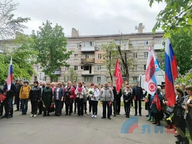 12 мая день республики лнр. Днр 5 лет. 9 лет лнр. 9 лет лнр. С днем республики лнр.