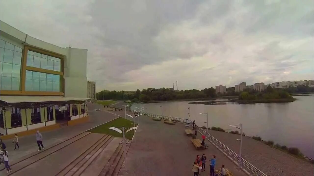 Ульяновск городской пляж свияги. Аквамолл ульяновск открытия. Пляж у аквамолла ульяновск. Пляж на свияге ульяновск. Набережная реки свияги улгу.