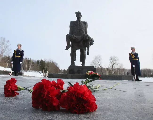 Пепел стучит в мое сердце. 22.03.1943 Хатынь день памяти. Мемориальный комплекс «Хатынь» возложение Драгун. Пепел Хатыни. День памяти жертв Хатыни.