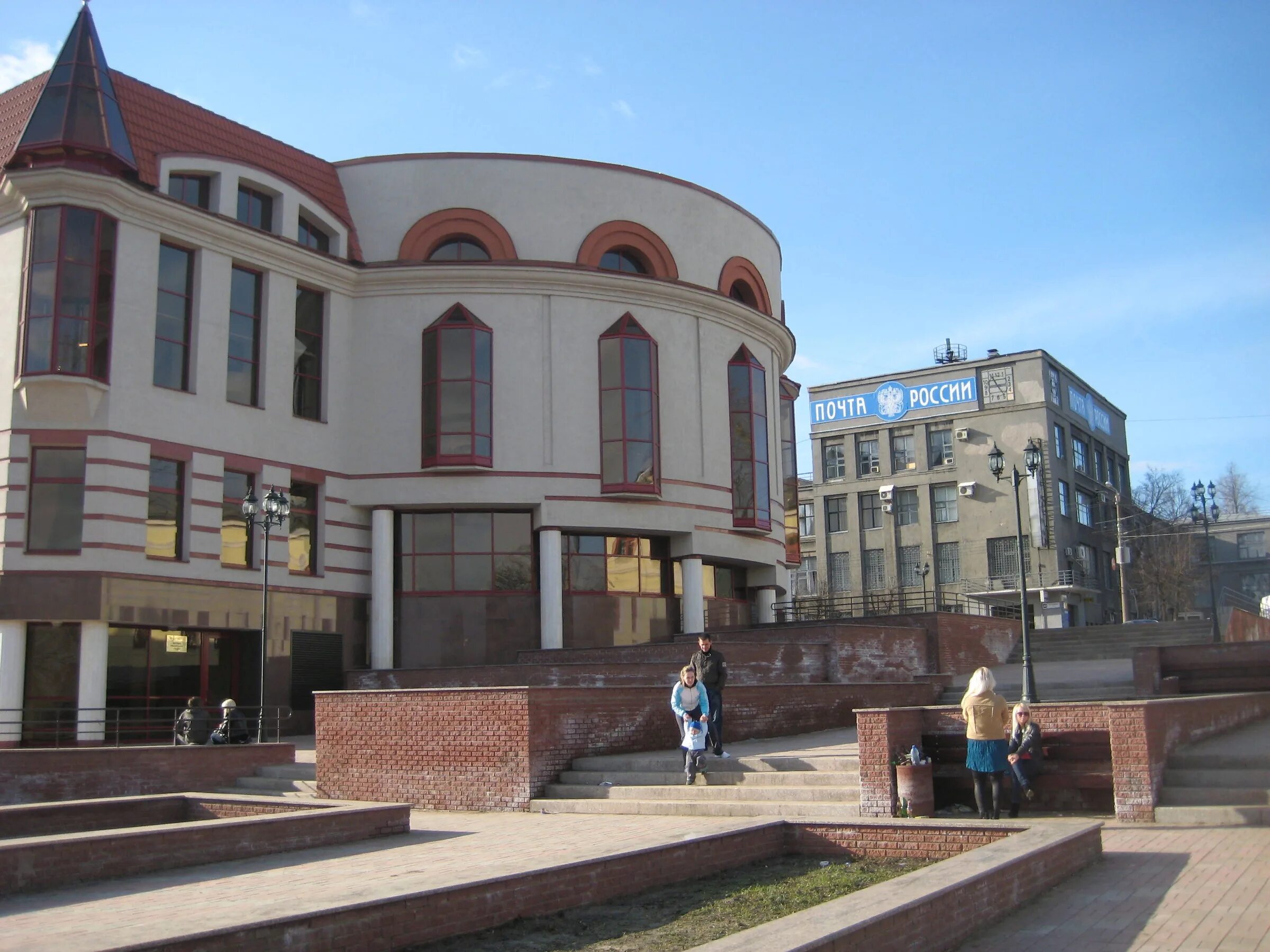 Театр кукол киров малый зал. Театр кукол киров. Театр для детей киров. Зрители в детском театре. Театр для детей киров.