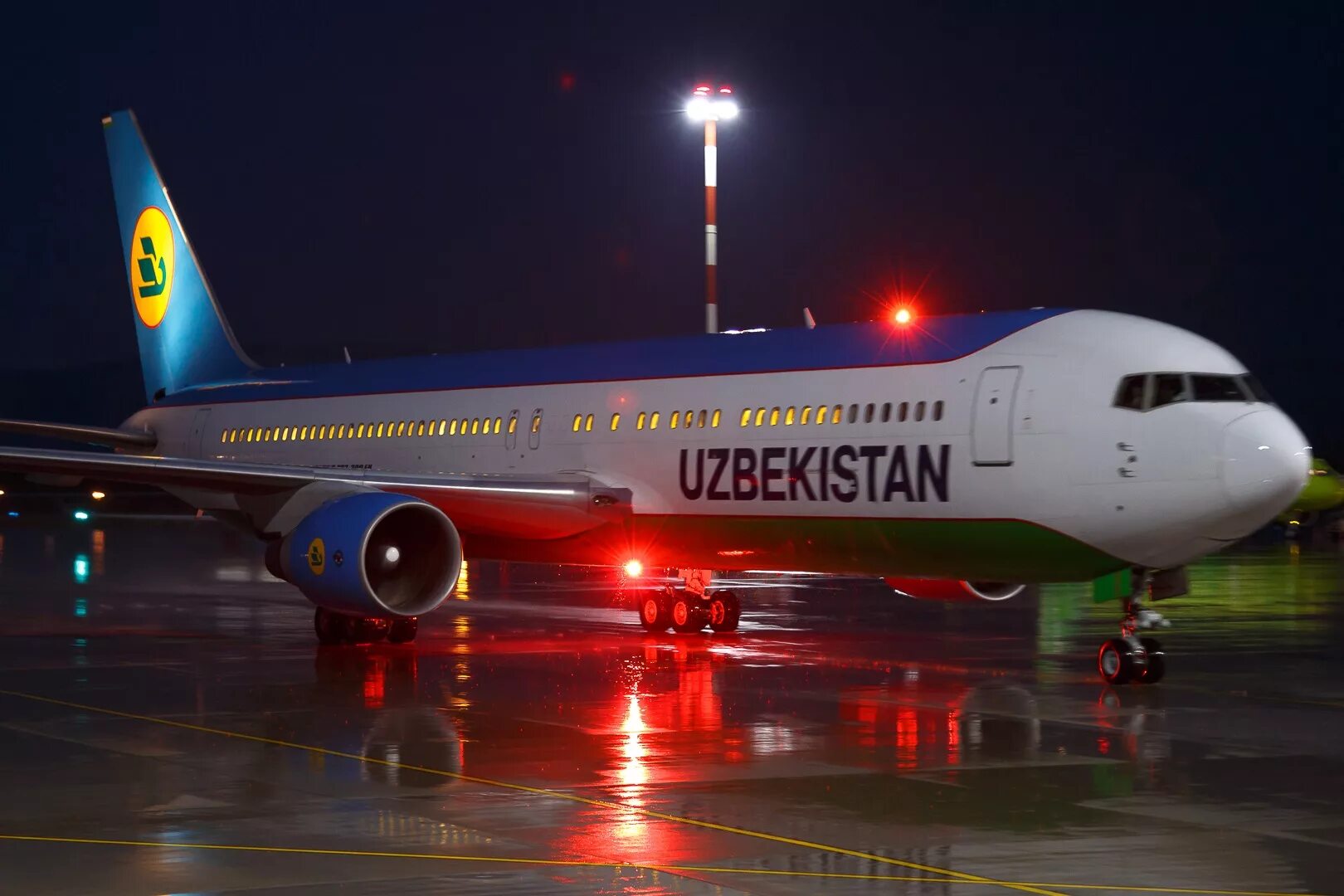 Уз аир. Узбекистан авиакомпания хаво йуллари. Самолёт авиакомпании Uzbekistan Airways. Самолет Узбекистан хаво йуллари. Узбекистан Боинг самолёт Ташкент.