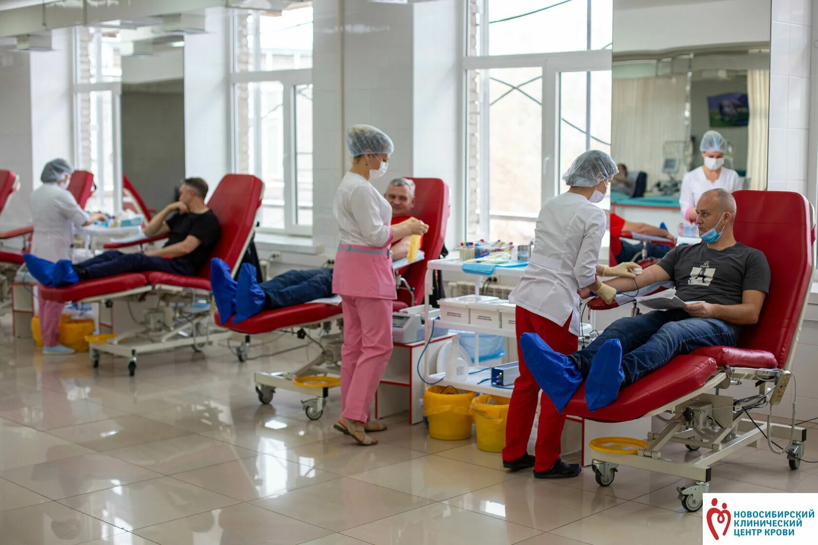 Донорство крови новосибирск. Новосибирский клинический центр крови Новосибирск. Центр донорства крови Новосибирск. Новосибирский центр крови внутри.