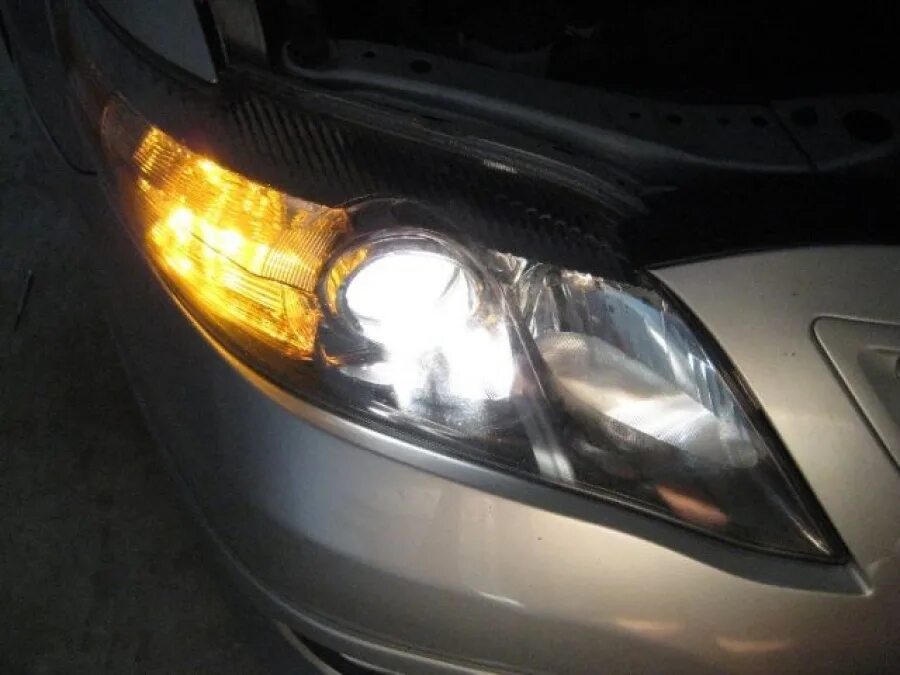 Toyota avensis 2008 лампа габарит. Лампа заднего хода л200 2008. Camry 40 поворотники лампочка. Лампочка габаритов камри 40. Тойота камри 40 габаритные огни.