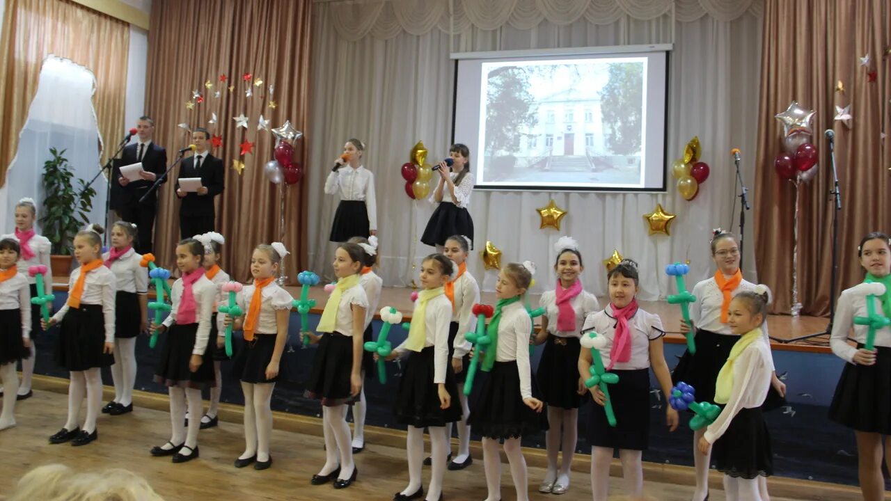 14 школа феодосия. Гимназия 5 феодосия. 16 школа феодосия. 4 школа город феодосия. Г феодосия гимназия 5.