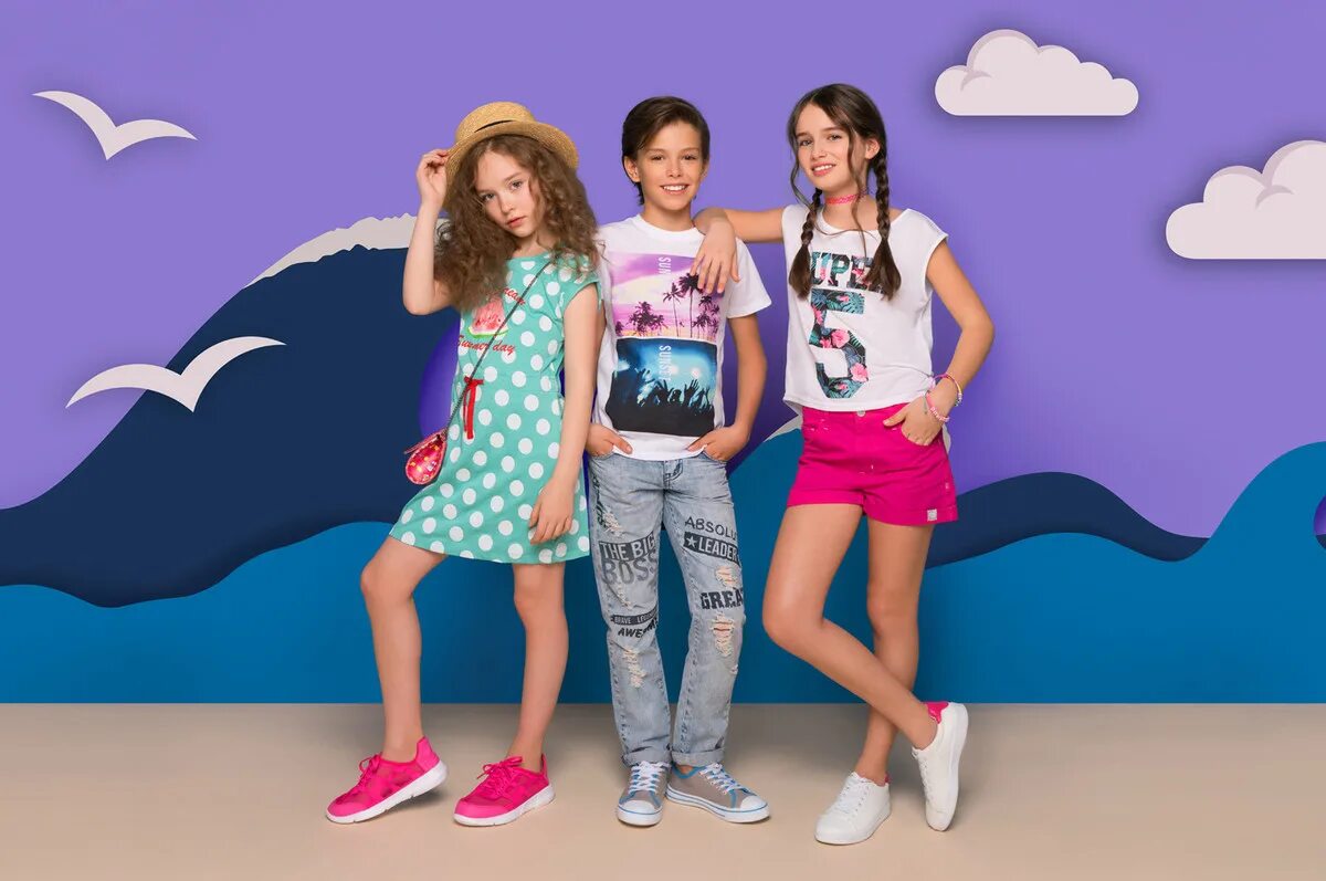 Подростковая одежда. Яркая одежда для подростков. Баннер одежда для подростков. Реклама одежды для подростков.