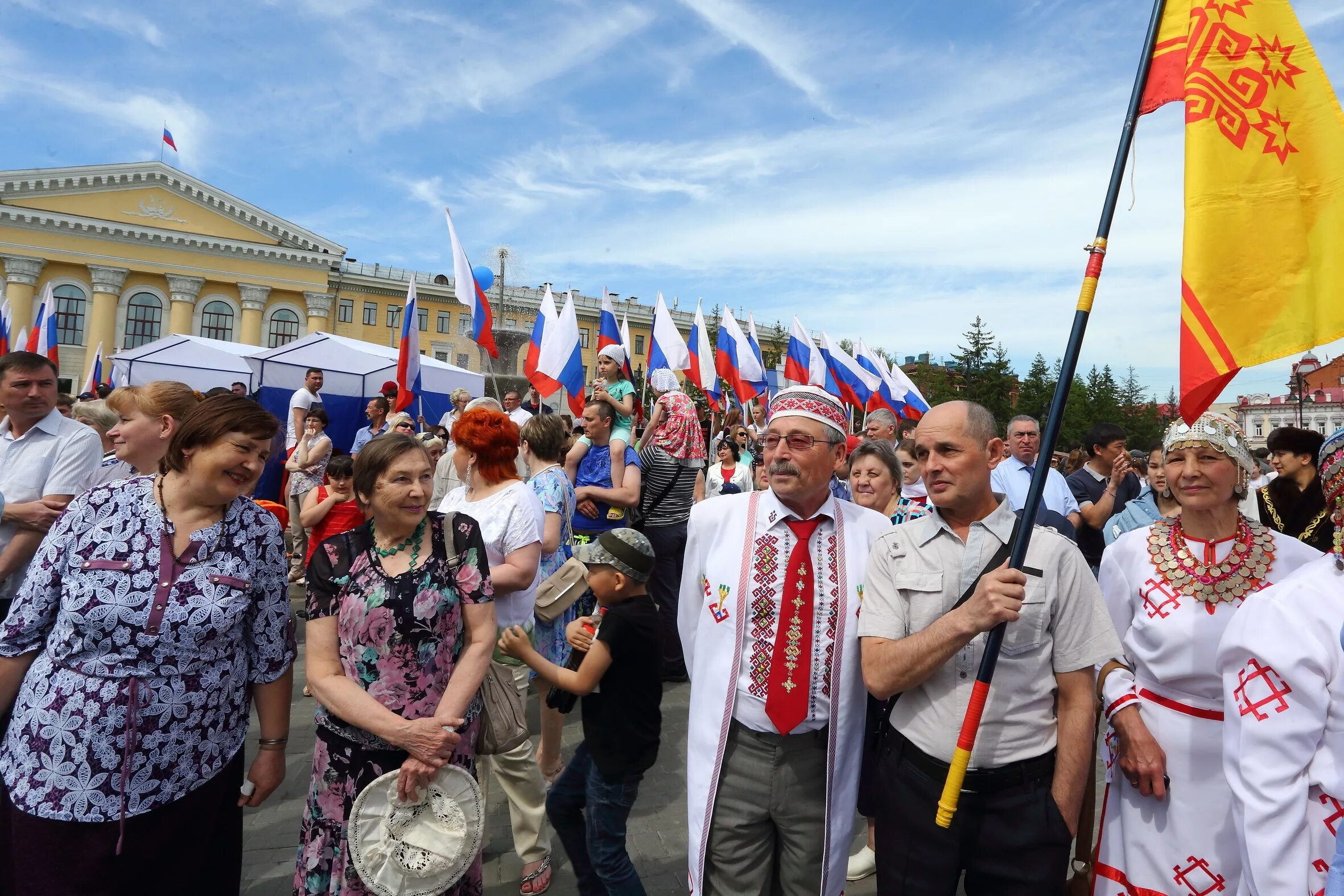 Новости про день россии. Томск день России. Жители Томска. День Росси отчечают в Раменском. День России Томск картинка.