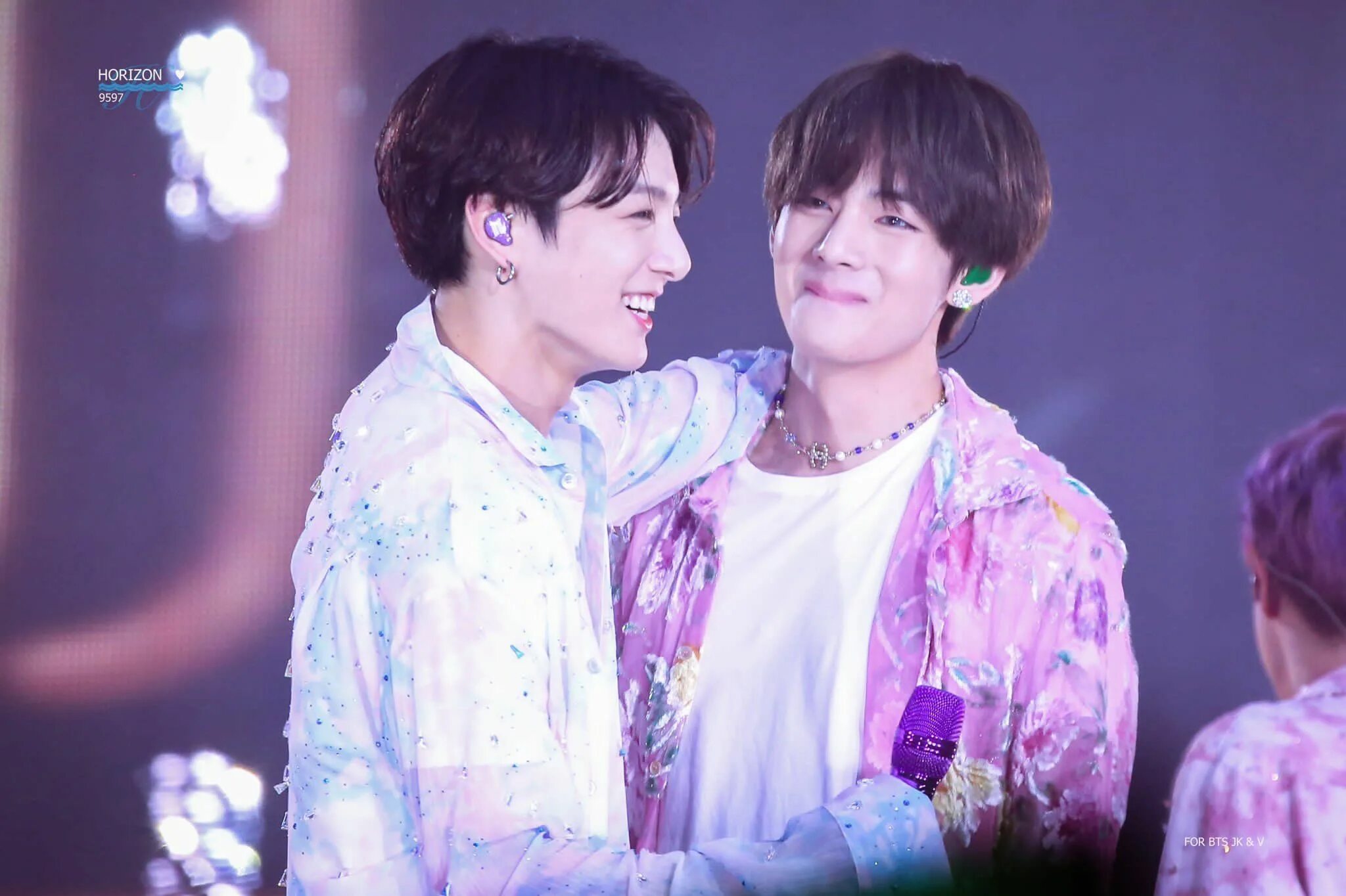 Фф где чонгук и тэхен. Бтс чонгук и тэхён 2019. Taekook 2021. Bts ви и чонгук. Бтс чонгук и тэхен.