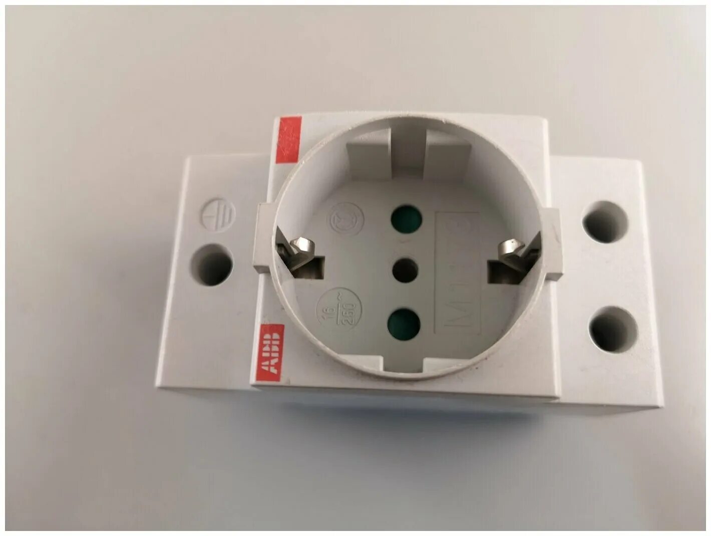 Щитовые розетки abb. Abb розетка 16а 2p+n. Щитовые розетки abb. Розетка щитовая m1173 16а 2p+n abb 2csm110000r0701. Щитовые розетки abb.