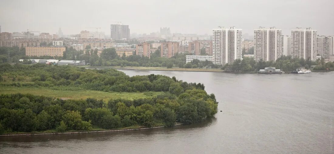 Подслушанная пойма. Нагатинская Пойма Москва. Нагатинская Пойма парк набережная. Нагатино Москва река. Участок Нагатинской Поймы реки Москвы.