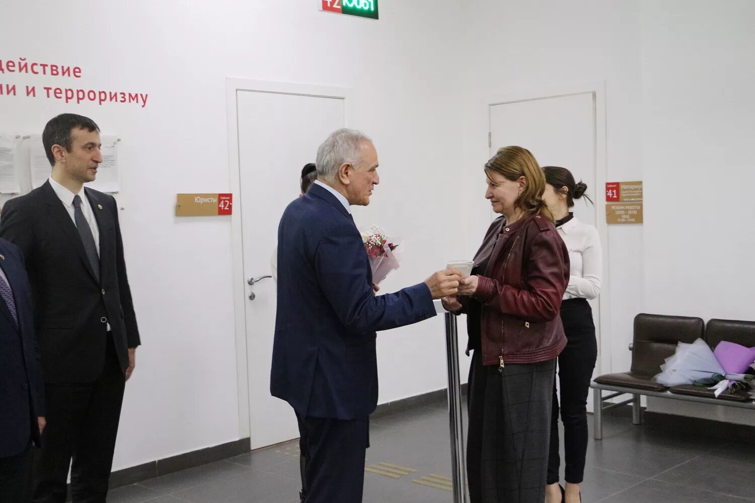 махачкала мфц цум. гаджиева 73 махачкала. окно мфц. мфц махачкала на акушинке. мфц недвижимость.