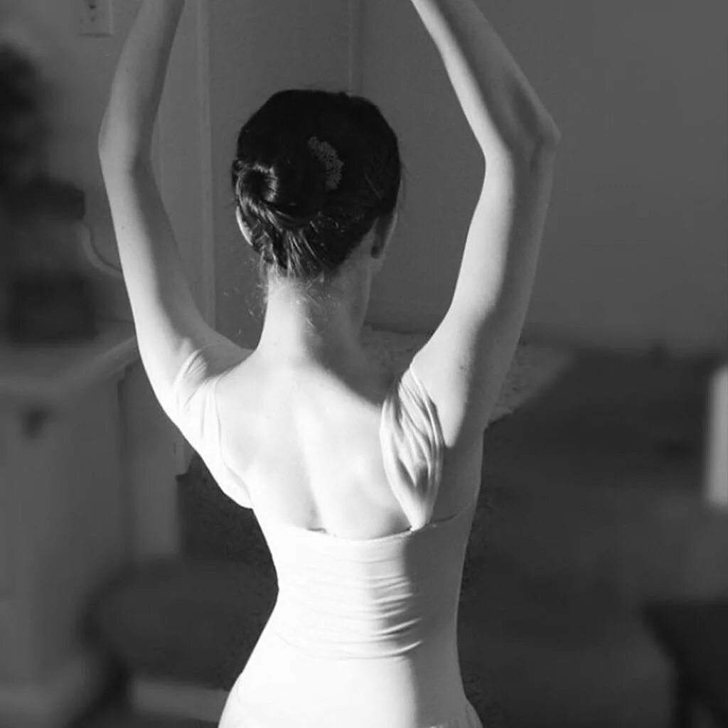 Шея балет. Шея балет. Красивая осанка. Белецкая балерина прыжок. Марион барбо балерина.