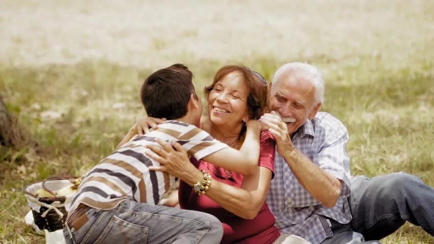 Красивые пожилые пары. 3d old man young girl мотель. Молоденькие старики видео. Красивые девушки и старики. Красивые девушки и старики.