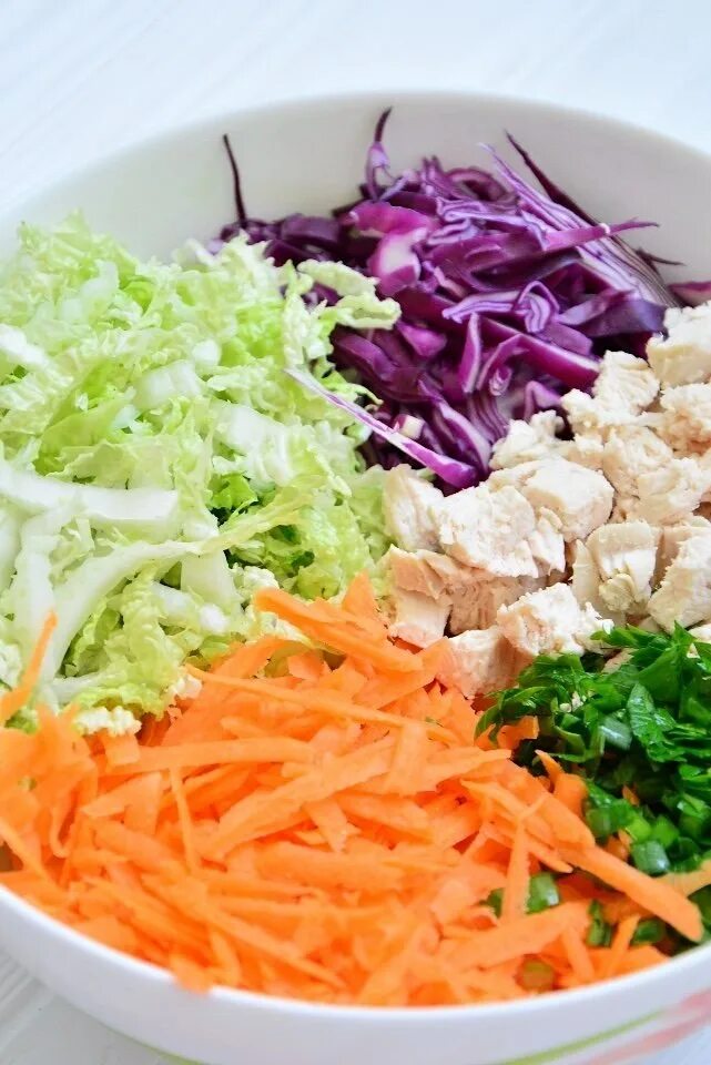 Пекинскую капуста салат какой. Капуста пекинская краснокочанная. капуста по тайски. салат с пекинской капустой. салат из пекинской капусты ингредиенты.