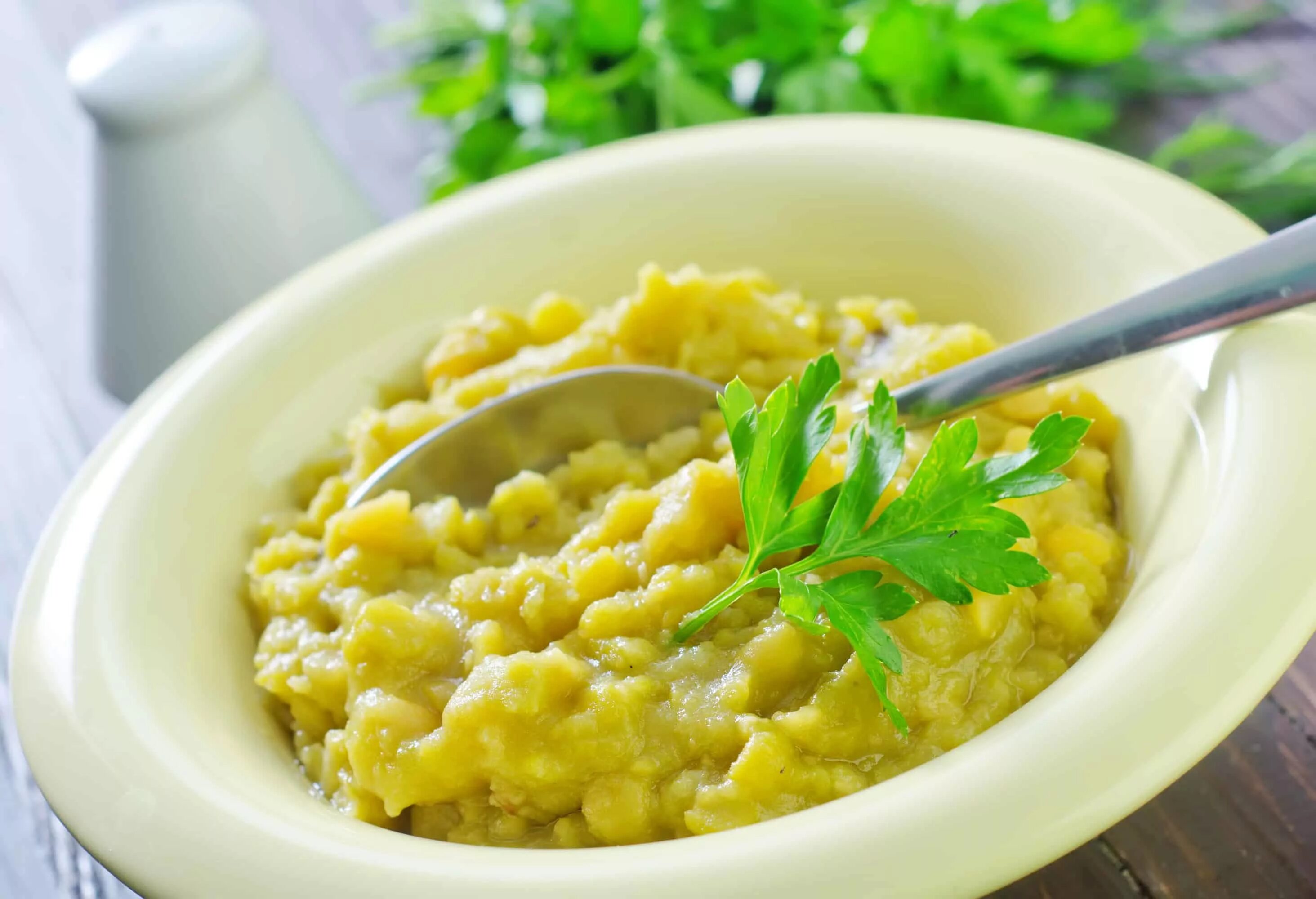 Можно ли гороховое пюре. Гороховая каша пюре. гороховая каша зеленая. пюре из гороха. блюдо горошница.