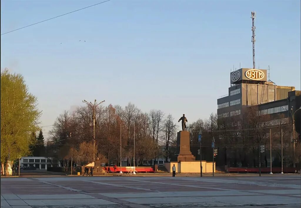 Пл первого. Уралмаш площадь первой Пятилетки. Площадь первой Пятилетки Екатеринбург. Площадь Уралмаша Екатеринбург. Площадь первой Пятилетки Уралмаш Екатеринбург.