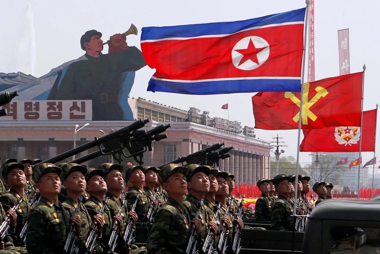 Корейская народно-Демократическая Республика (КНДР). Северная Корея Пхеньян. Шойгу в КНДР. Флаг Северной Кореи в Пхеньяне.