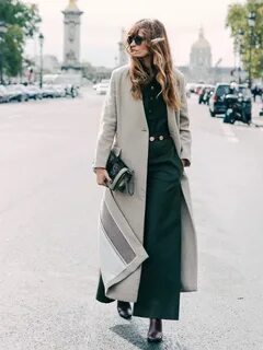 Женщина в длинном пальто