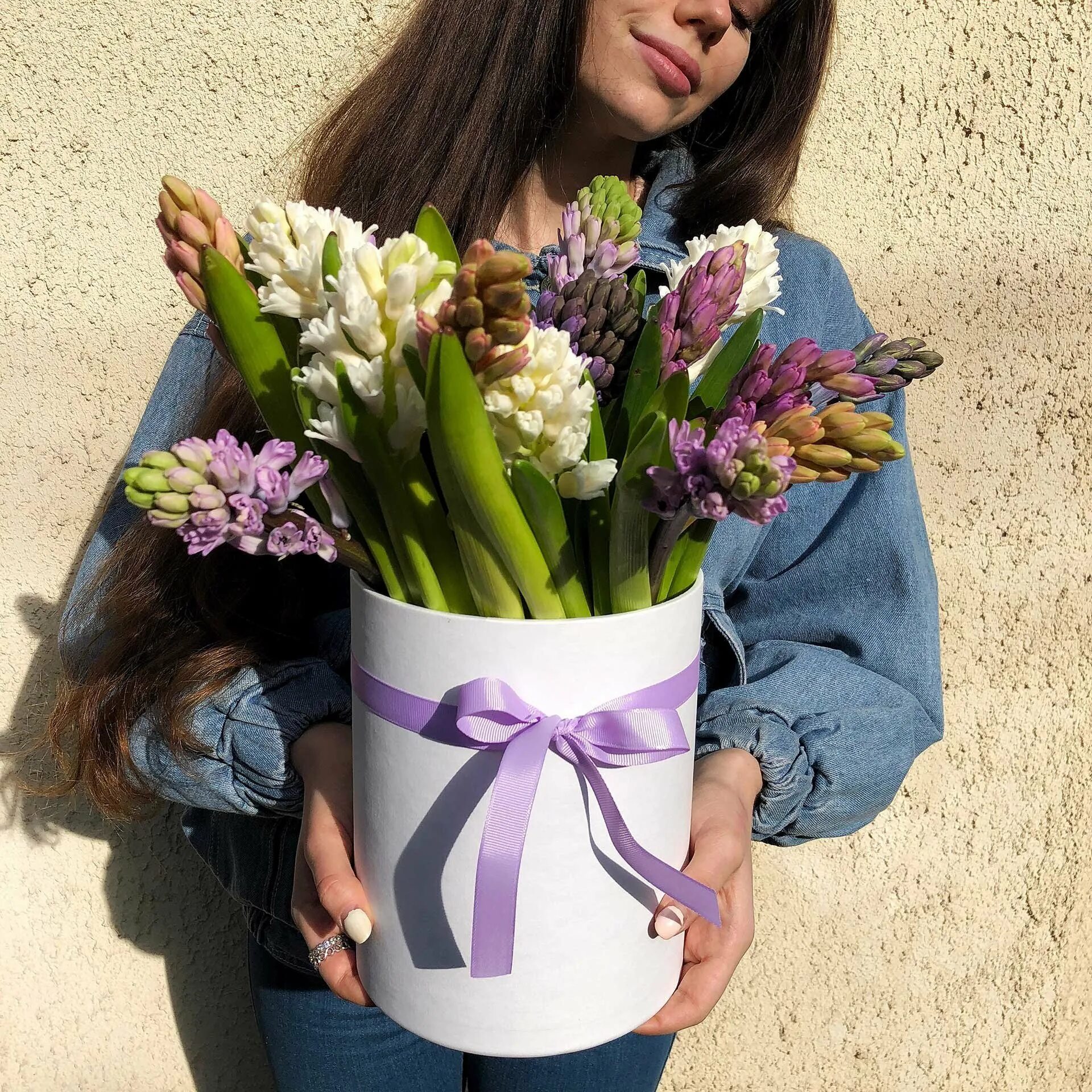 дилия пионоаидная белая. пионовидные лилии букет. пионовидные лилии букет. лилии монобукет. пионы гипсофила лилии.