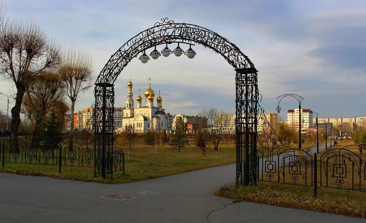 Королев арка. Ворота парк Шкулева. Парк Хамовники ворота. Горсад Алатырь арка. Измайлово арка.