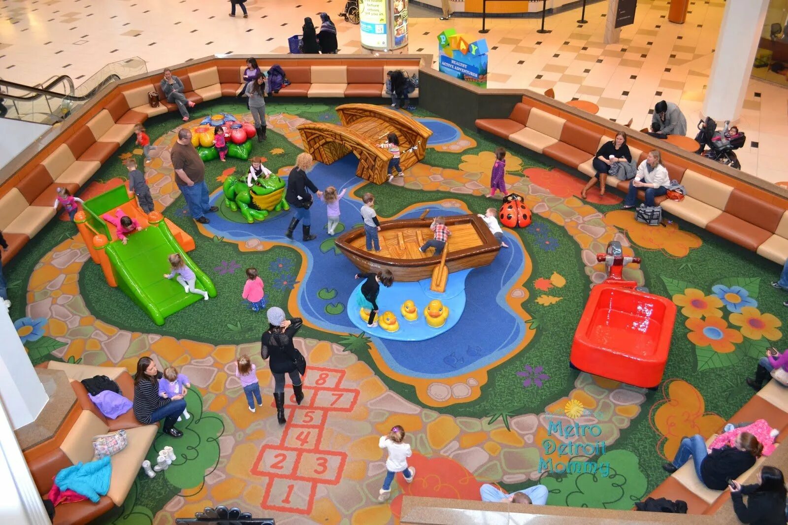 Дубай недвижимость играющие дети в парке. Playing areas. Playing areas. Детский игровой центр. Детский парк аттракционов проект.