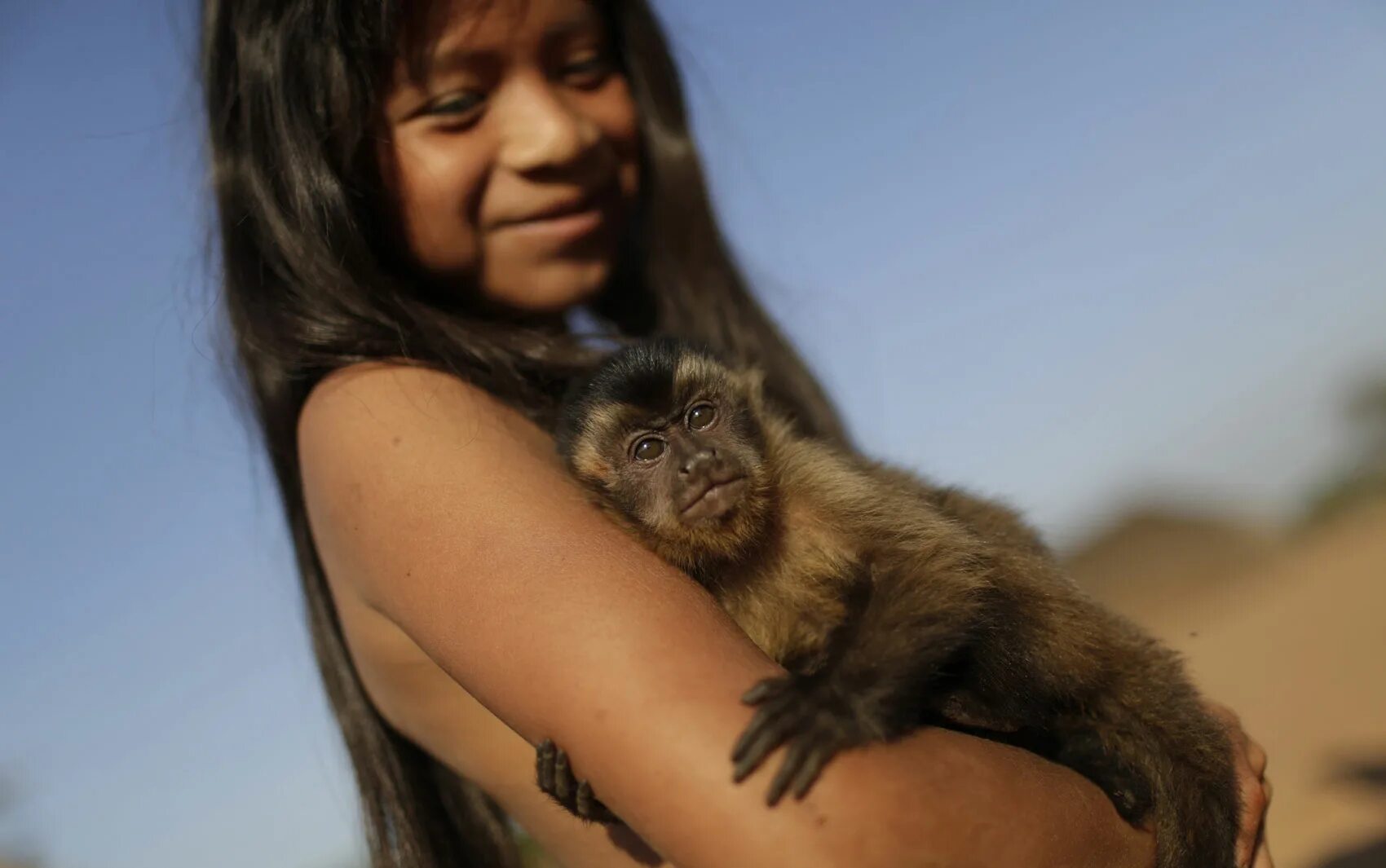 девушка и обезьяна. девушка мартышка. девушка и обезьяна. обезьяна и красивая девушка. обезьяна и красивая девушка.