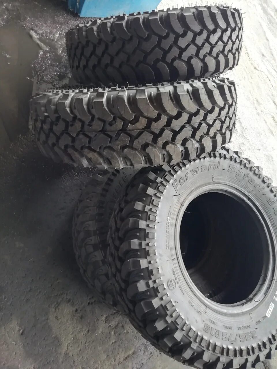 Резина уаз r15. Резина уаз r15. Резина уаз r15. Резина на уаз 215 90 r15. Колеса на уаз 469 р15.