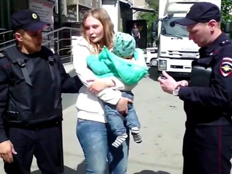 Полиция без цензуры. Полиция задерживает детей. Полицейский арестовал ребенка. Беспредел полиции в России.