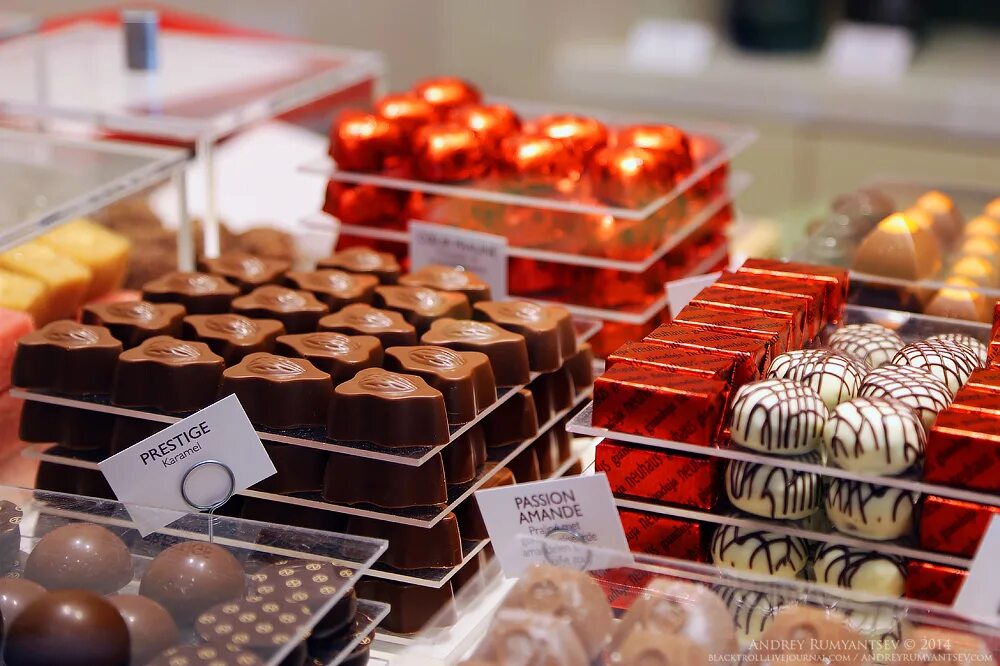 Бельгийский шоколад купить. Бельгийский шоколад в России. Бельгийский шоколад в Ашане. Натуральный бельгийский шоколад. Королевский шоколад.