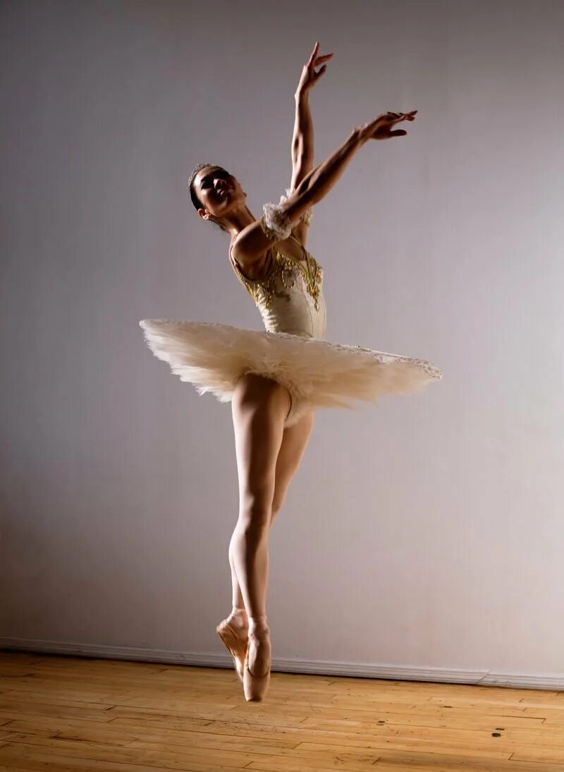 Балерина танцует. Валерия Беспалова балерина. Лиза Чертихина балерина. Балдарина. Танцы балет.