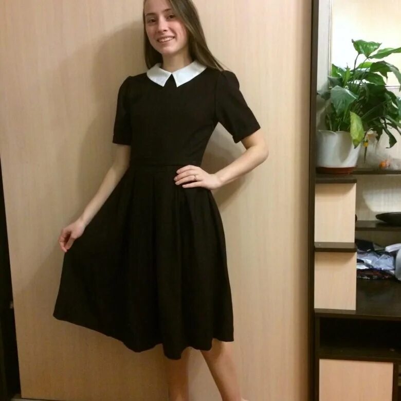 Черное платье на 1 сентября. Платье на 1 сентября 9 класс. Длинное школьное платье.