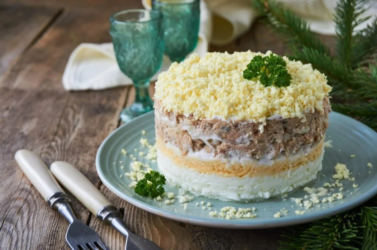 Какие консервы добавляют в мимозу. Салат мимоза индигриенты. Эрвин салат мимоза. Какие консервы добавляют в мимозу. Salat мимоза.