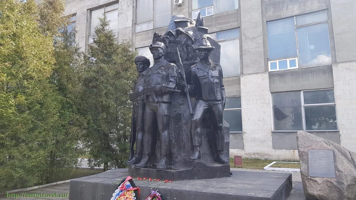 Г александров памятники. Памятник воинам интернационалистам Александров. Памятник Александрова Владимирской области. Памятники города Александрова Владимирской области. Памятник афганцам Александров.