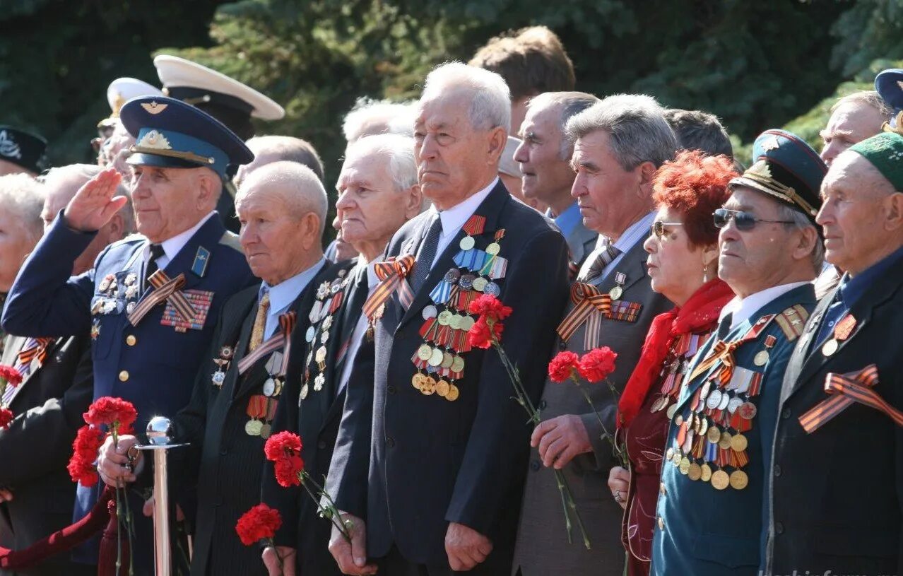 9 мая участники вов. Ветераны Великой Отечественной войны. Ветераны на параде. 9 Мая ветераны. Ветераны Великой Отечественной войны на параде.