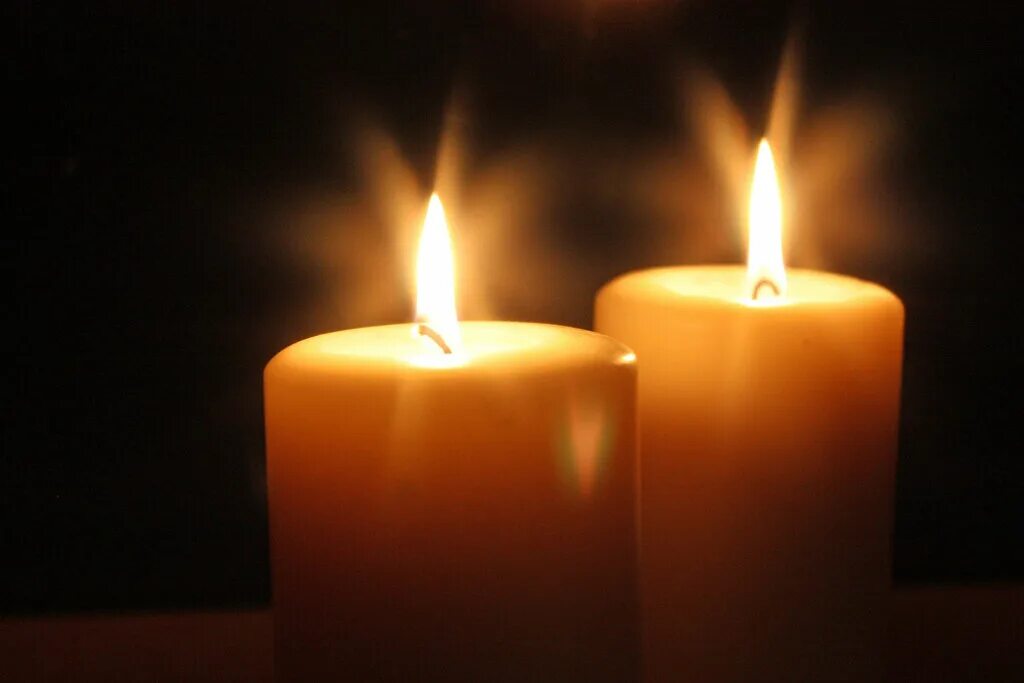 Две свечи. Свеча горела. Свеча одна. Две свечи картинки. Быстро сгорают свечи